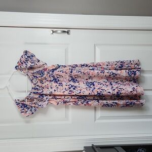 Decree sleeveless high neck dress. Size Large. Color peach is the base and blue.